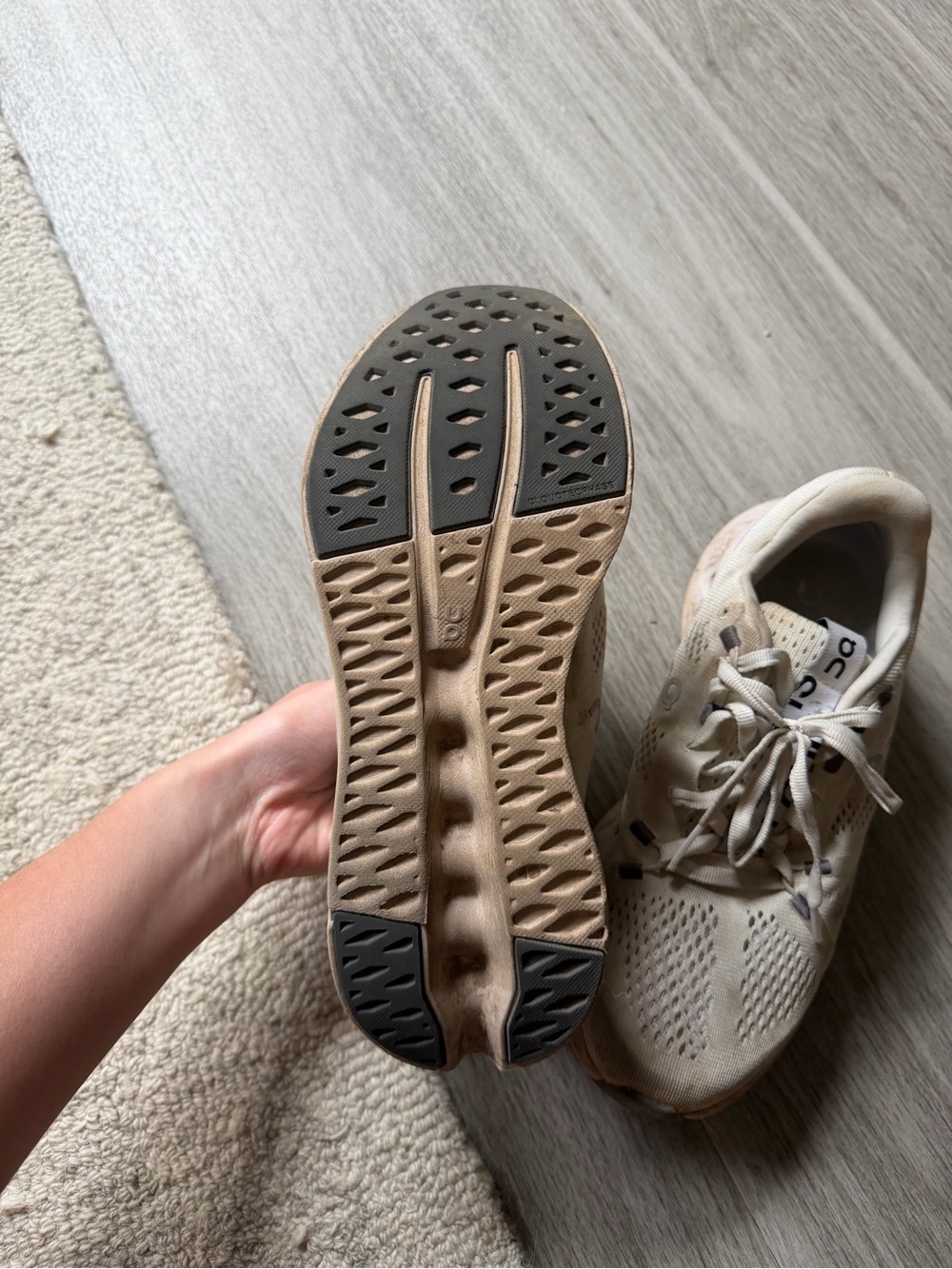 On Cloudsurfer Running Shoes - Picture 4 of 7